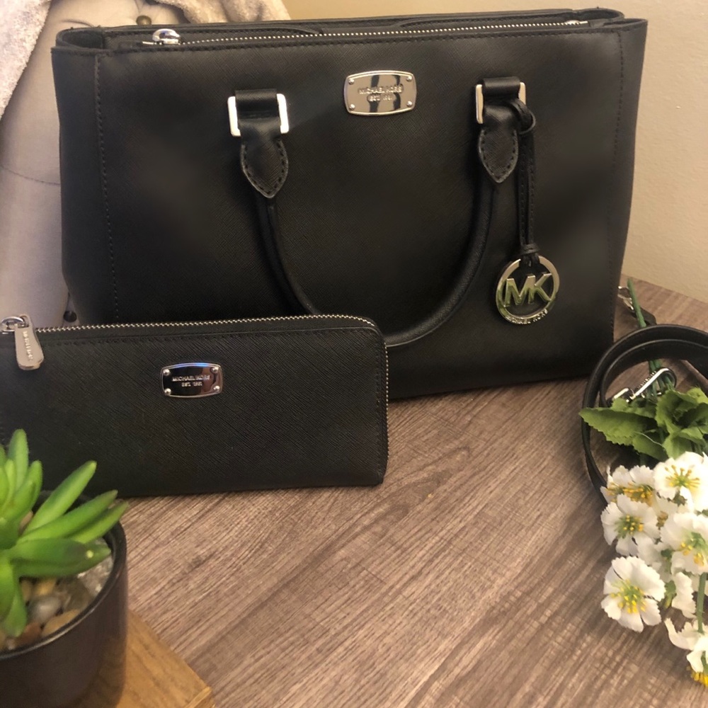 💕Michael Kors Satchel & Wallet 💕